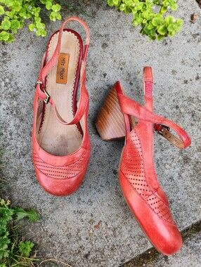Retro Miz Mooz Expo Slingback Pumps